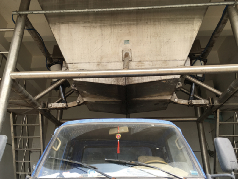 不銹鋼儲(chǔ)渣倉(cāng)(氣動(dòng)門(mén)出料、螺旋出料 )